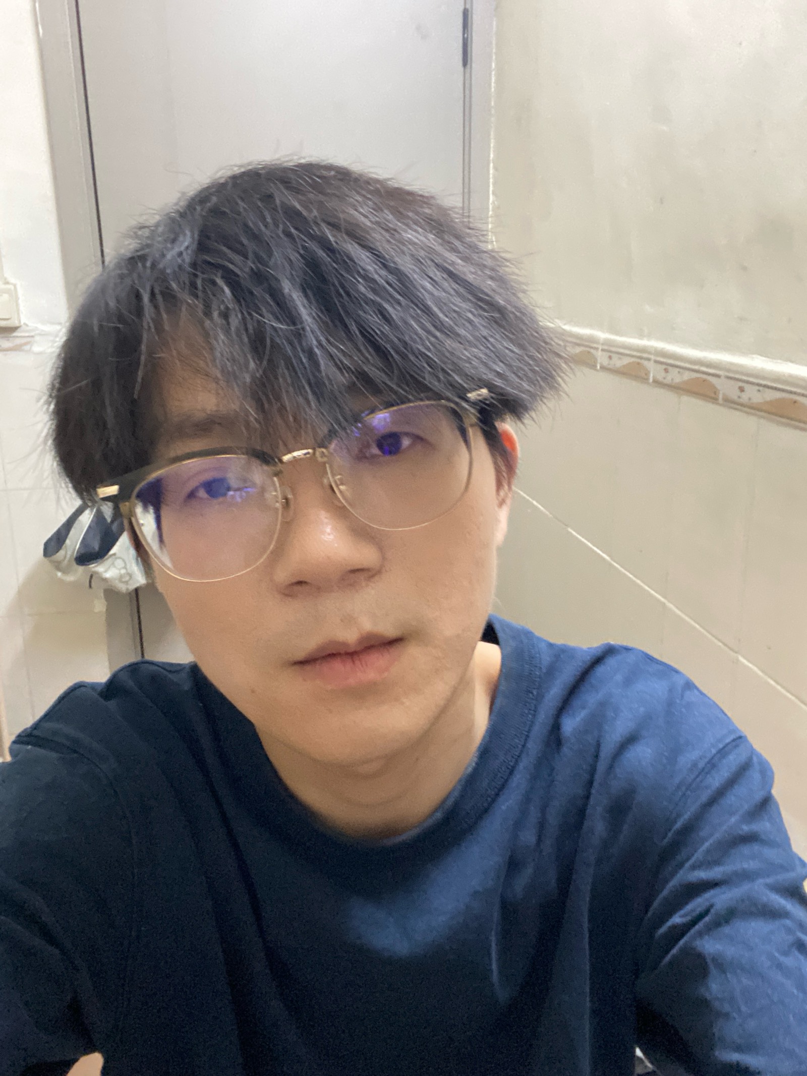 第五张:镜腿别到了